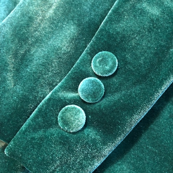 Ricki's Green Velvet Fitted Blazer - Picture 7 of 17